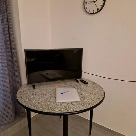 Romantic With Free Parking In *